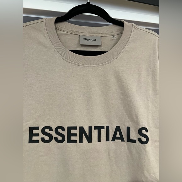 Never worn Essentials Tee- Size Large - Picture 2 of 3